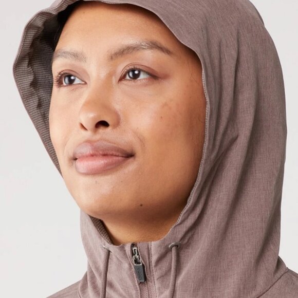 Like NEW Vuori Outdoor Trainer Shell Jacket Hazel Linen Texture Med - Picture 11 of 12